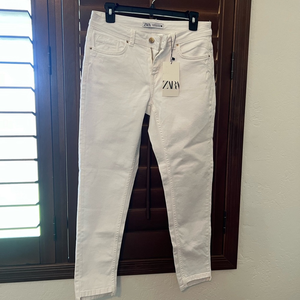 Brand new Zara white jeans size 8